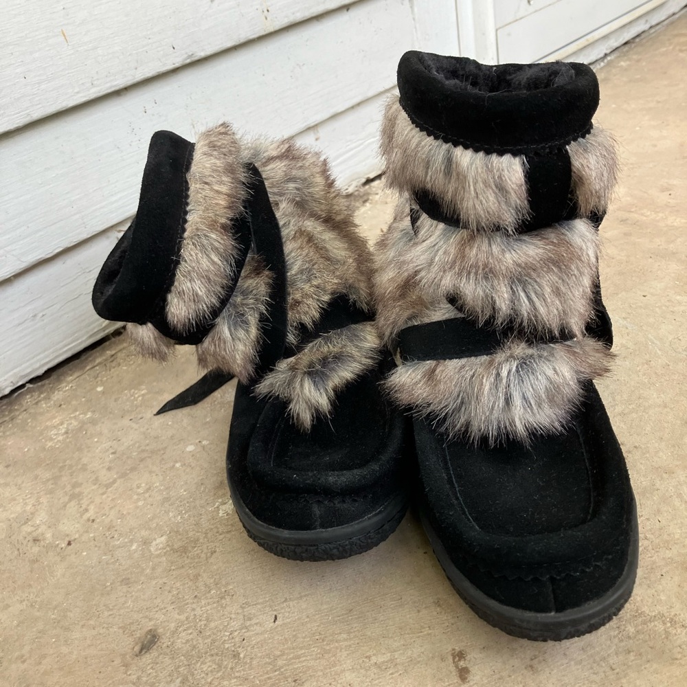 Cozy Black and Gray Kids Boots